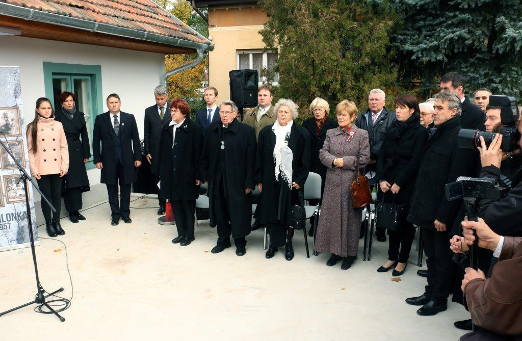 24612236 6f9836de90b5e10bce0a6115edfbf988 xl